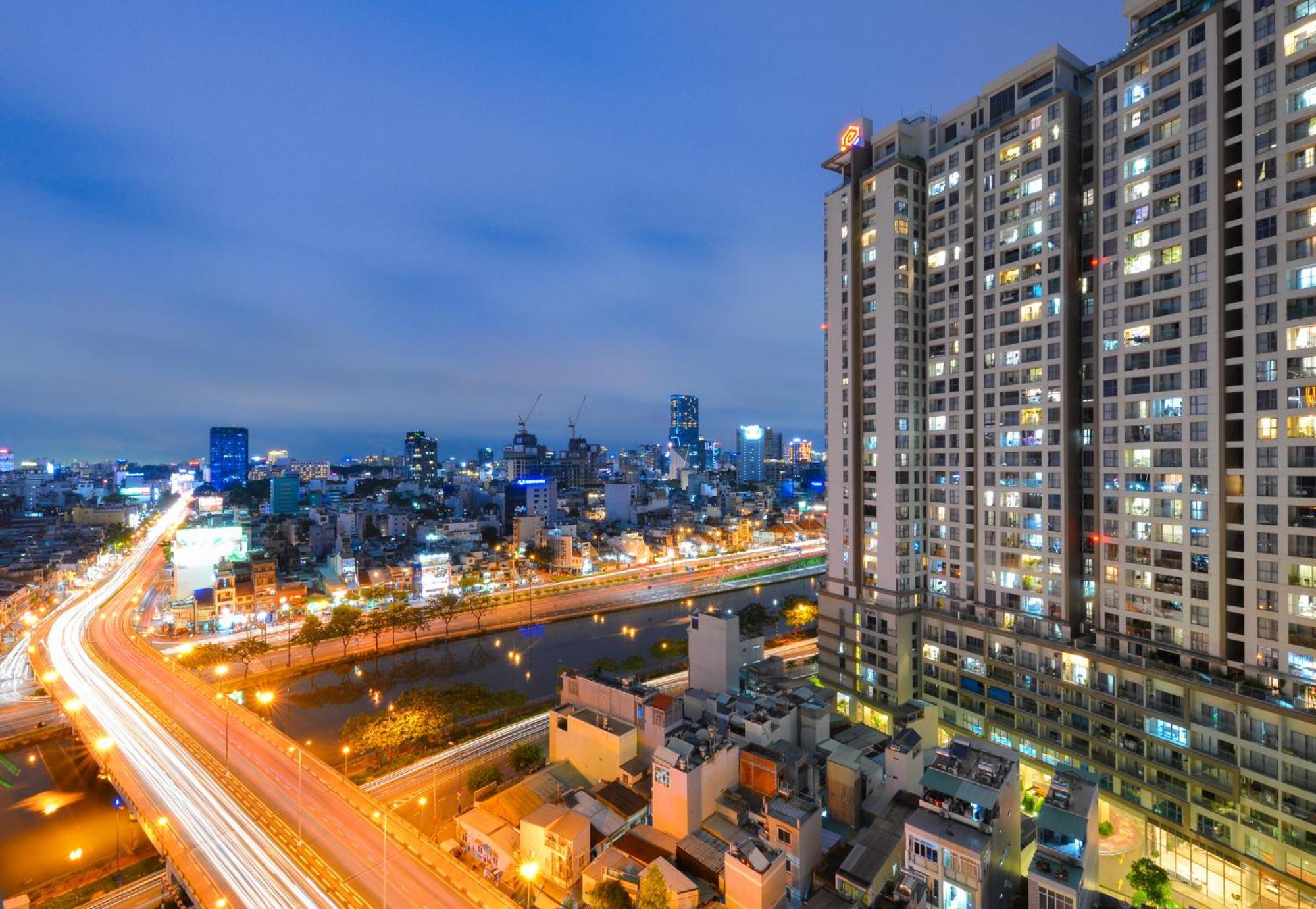 Macy @ Rivergate - Infinity Pool. Center Ben Thanh * Ho-Chi-Minh-Stadt
